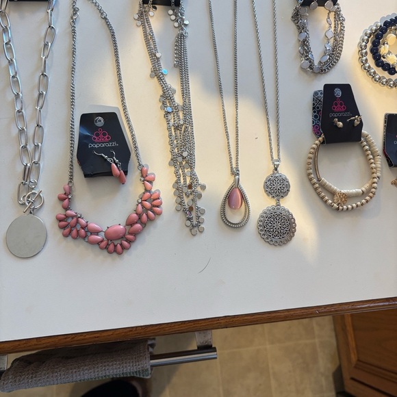 52 pieces! Paparazzi Jewlery Collection - Picture 15 of 16